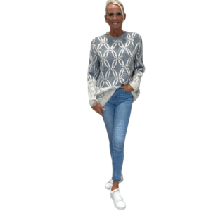 Blágrá og off-white mynstruð peysa