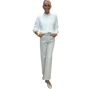 Off-white peysa með hekluðu mynstri