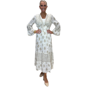 Off-white kjóll með gylltu ívafi