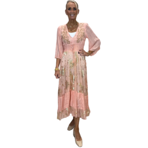 Ferskjulitaður kjóll