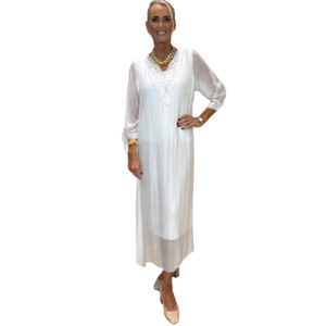 Hvítur silkikjóll með viscose undirlagi