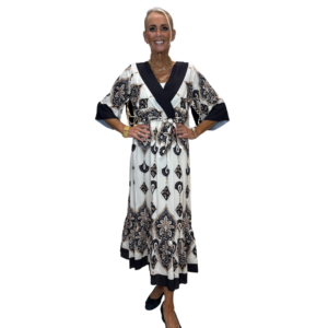 Hvítur mynstraður kjóll