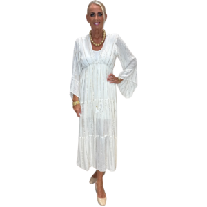 Hvítur kjóll m. gylltu mynstri