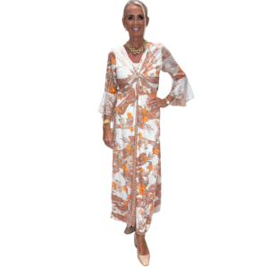 Hvítur síður kjóll m. mynstri