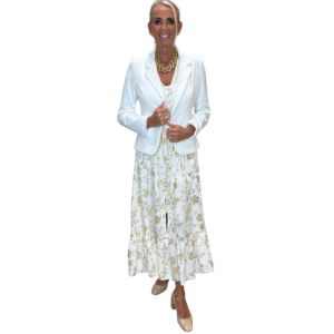 Hvítur kjóll með gylltu mynstri